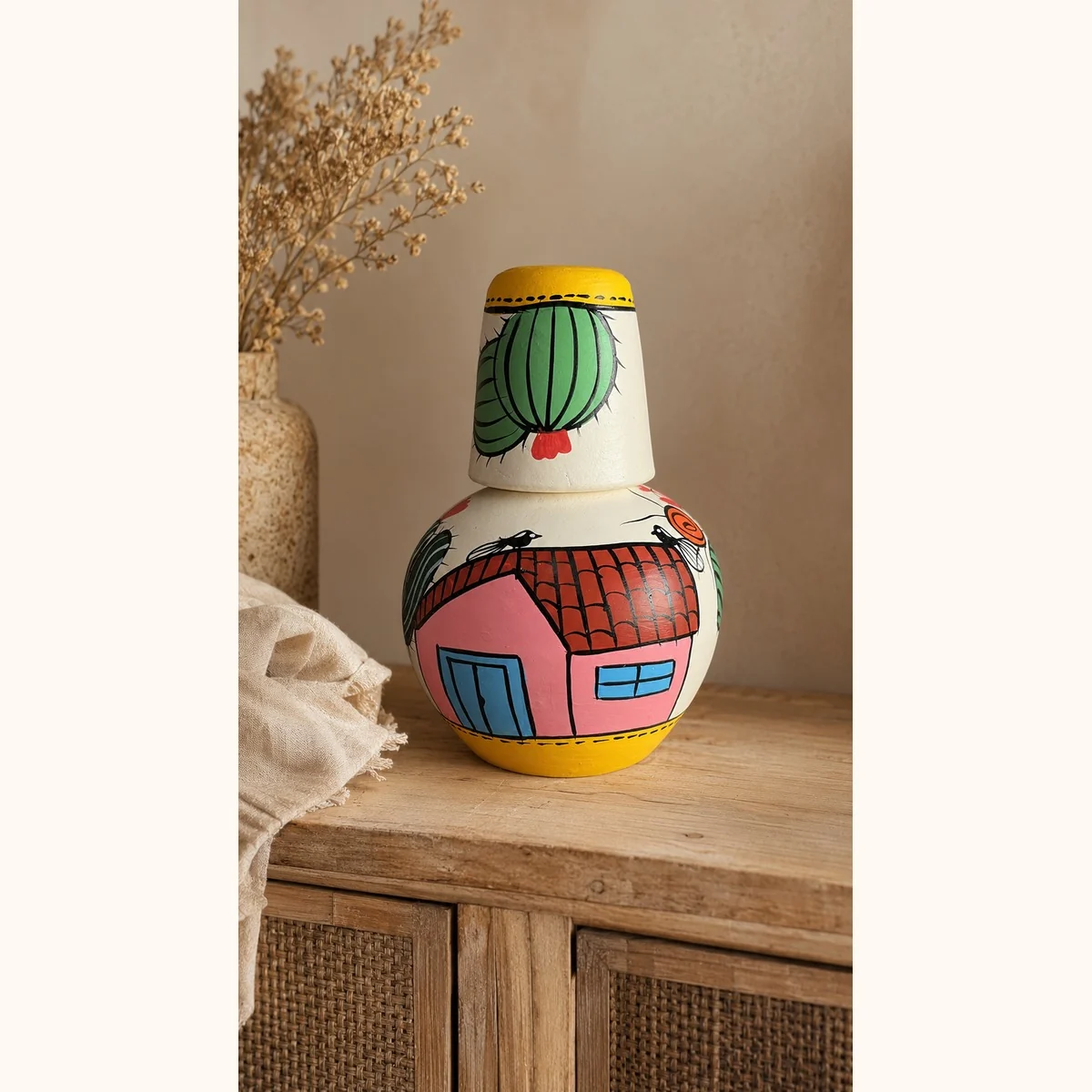 Moringa de Barro Artesanal Rosa 22 cm em ambiente decorado