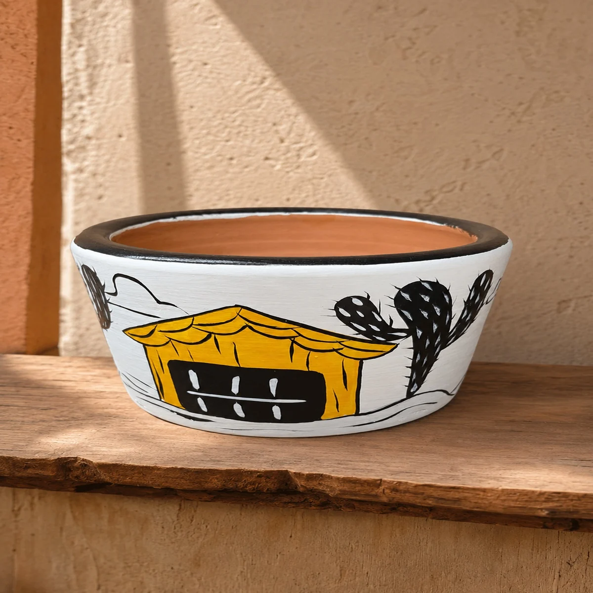 Vaso de Barro Artesanal Pintado à Mão em ambiente decorado